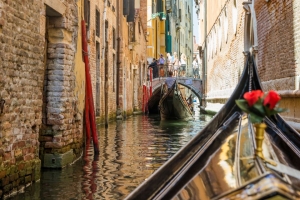 Venice by Sunset: Capturing Breathtaking Views on a Gondola Tour in 2023